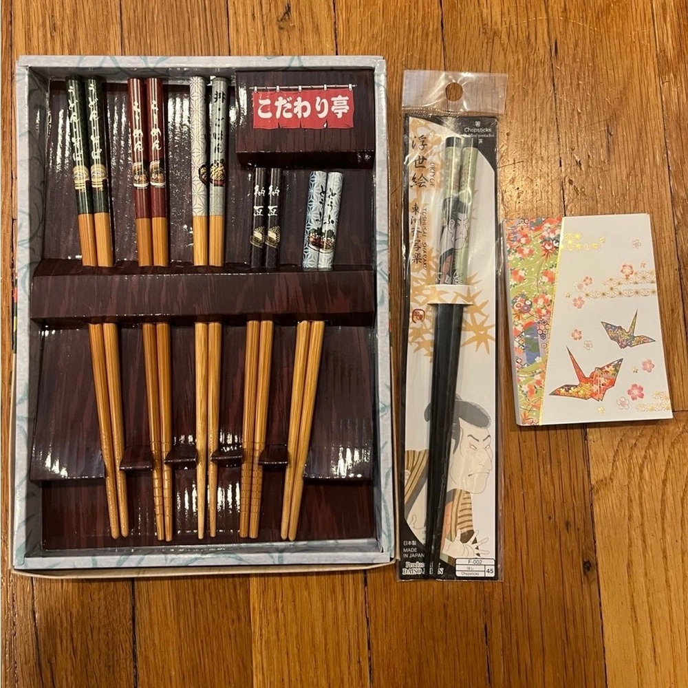 Elegant Chopstick Set with Origami Design